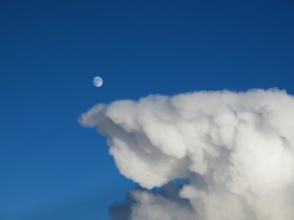 05.08.2017 Lyon - München | Mond über Wolken