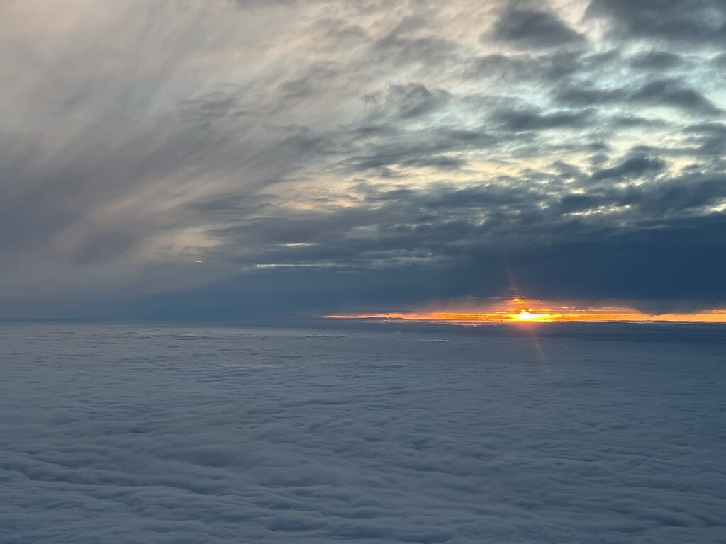 06.01.2024 Brüssel - München | Sonnenuntergang über den Wolken