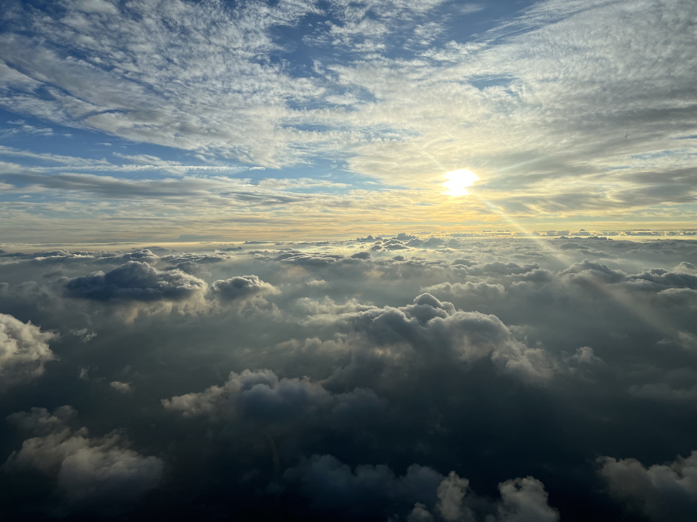 20250827 - FRA-BRE - Sunrise above the clouds.jpg