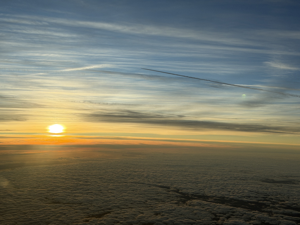 20251211 - POZ-FRA - Sonnenuntergang über den Wolken.jpg