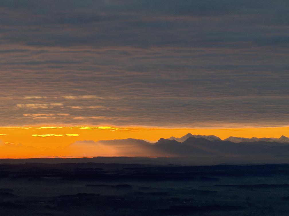 20251218 - MUC-LUX - Malerischer Sonnenaufgang.jpg