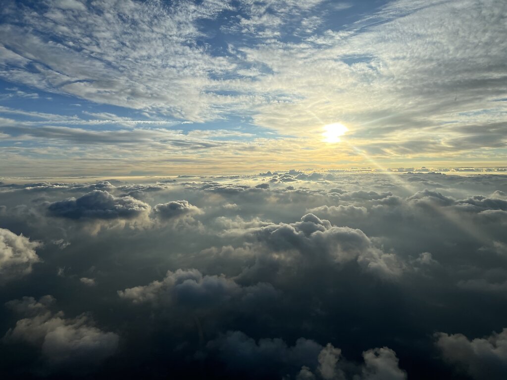27.08.2025 Frankfurt - Bremen | Sunrise above the clouds